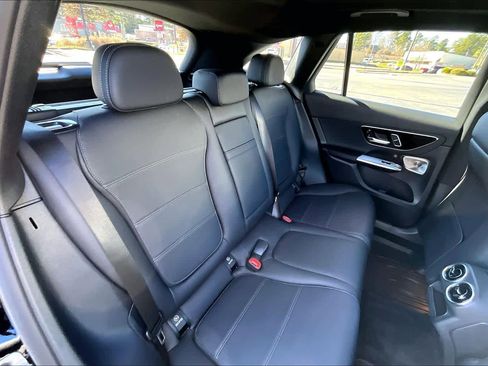 Used 2025 Mercedes-Benz GLC 300 4MATIC image 20