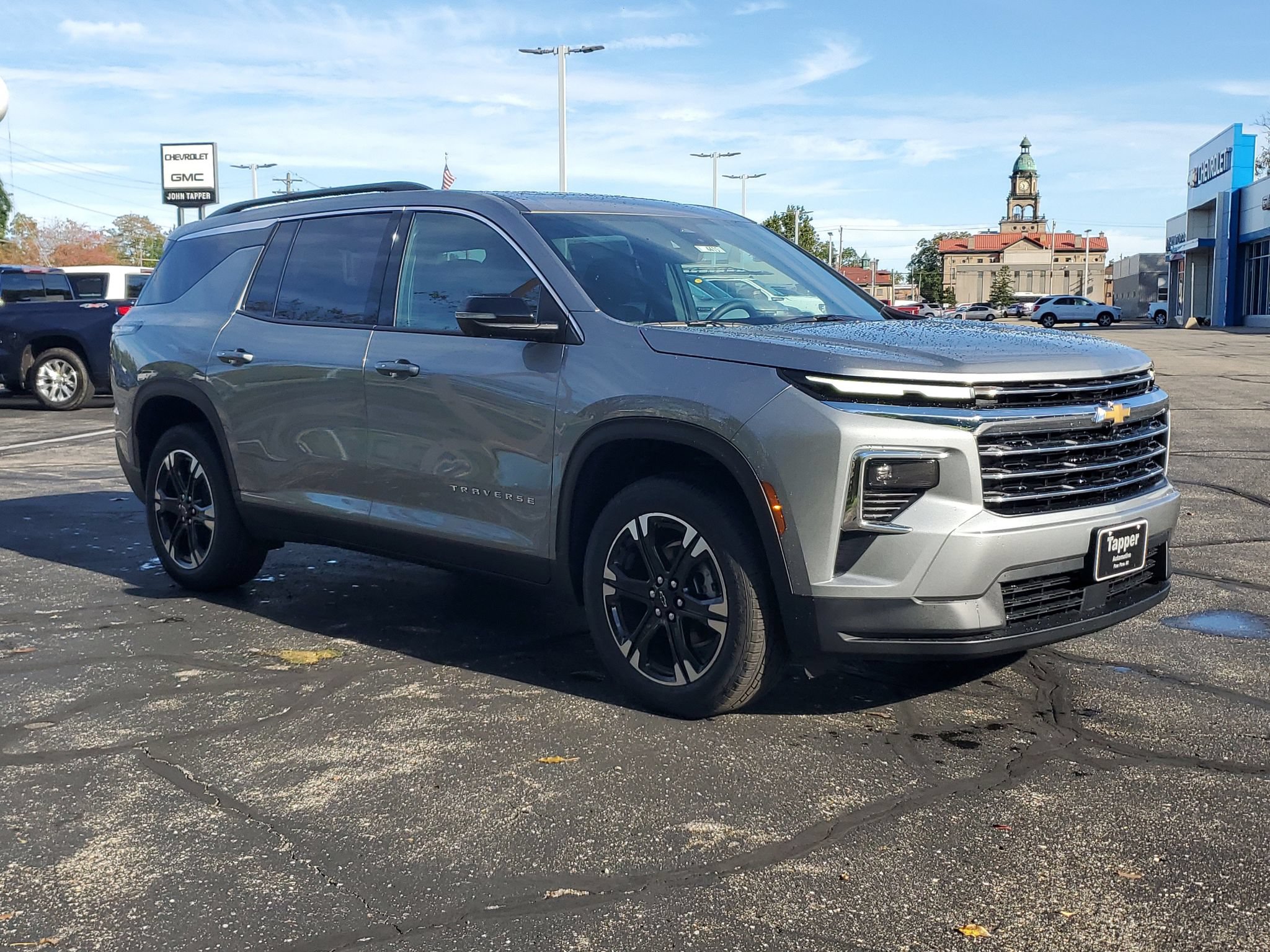 New 2027 Chevrolet Traverse LT AWD/4WD image 3