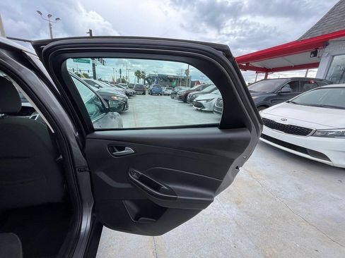 Used 2014 Ford Focus SE FWD image 14