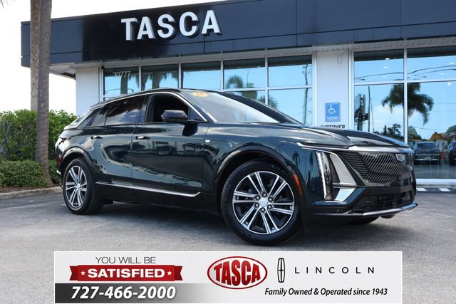 Used 2024 Cadillac Lyriq Luxury AWD/4WD image 1