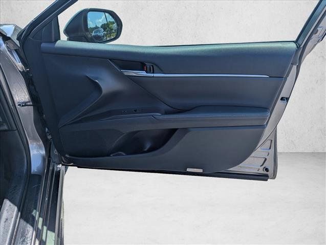 Used 2022 Toyota Camry XSE FWD image 25