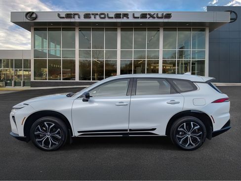 Used 2025 Toyota Crown Signia image 6