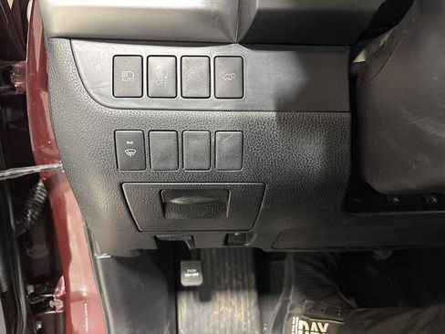Used 2019 Toyota Highlander Plus AWD/4WD image 17