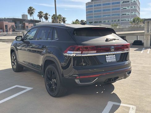 New 2026 Volkswagen Atlas Cross Sport SE FWD image 3