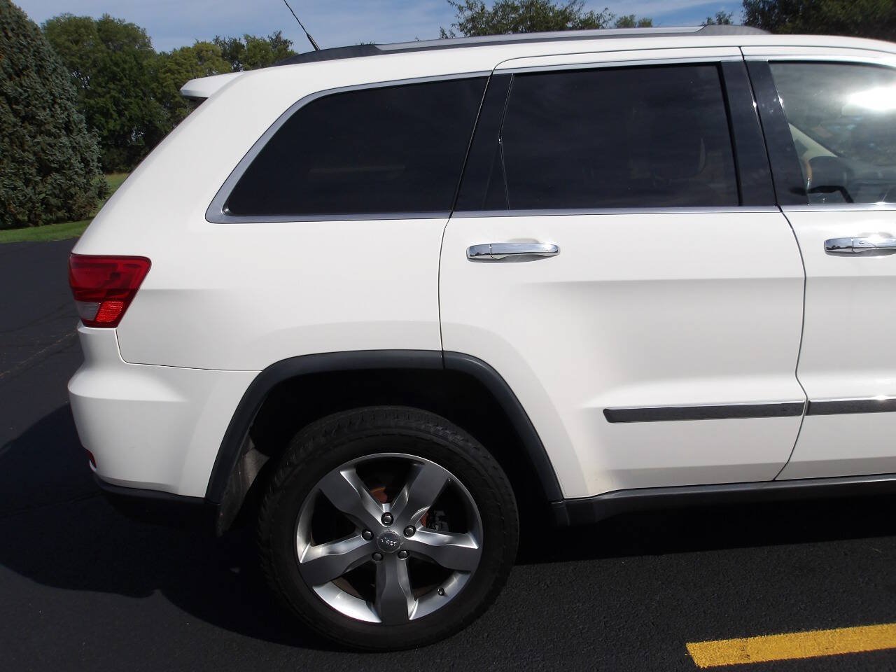 Used 2011 Jeep Grand Cherokee Overland AWD/4WD image 43