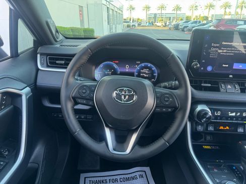 Used 2023 Toyota RAV4 XSE AWD/4WD image 9