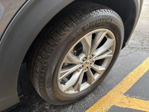 Used 2022 Ford Explorer XLT w/ Equipment Group 202A image 20