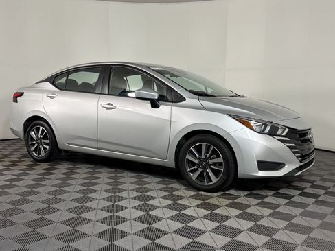 Used 2024 Nissan Versa SV FWD image 5