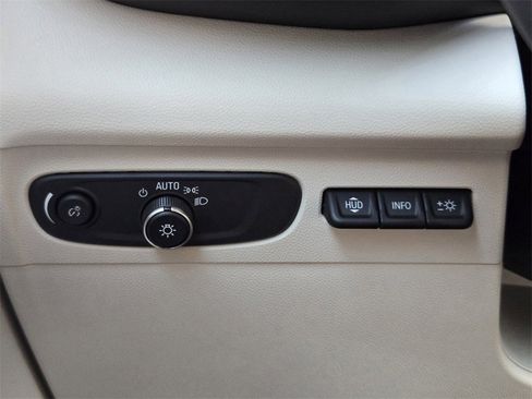 Used 2023 Buick Envision Avenir image 21