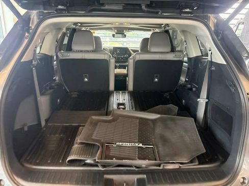 Used 2024 Toyota Highlander XLE AWD/4WD image 26