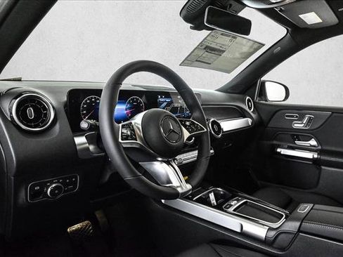 New 2026 Mercedes-Benz GLB 250 4MATIC image 10