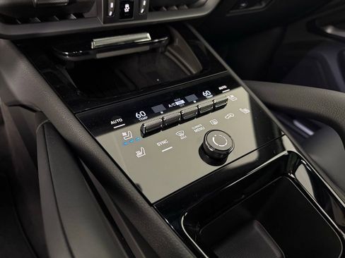 Certified 2025 Porsche Cayenne image 31