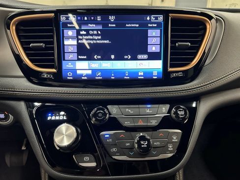 New 2027 Chrysler Pacifica Pinnacle w/ Theater Group AWD/4WD image 24