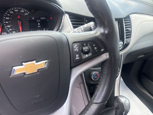 Used 2022 Chevrolet Trax LT w/ LT Convenience Package AWD/4WD image 20