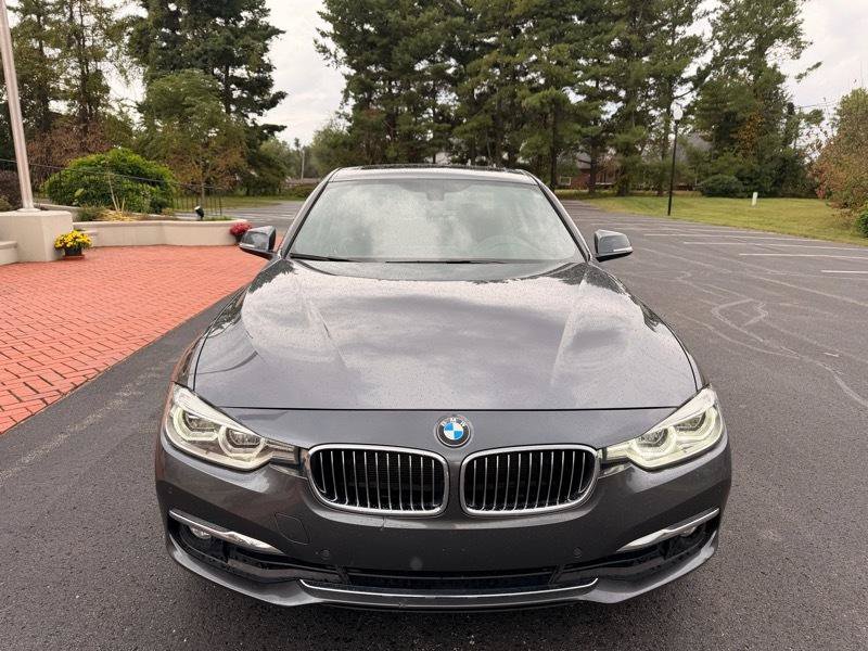 Used 2017 BMW 330i xDrive Sedan AWD/4WD image 3