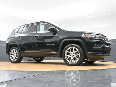 Used 2022 Jeep Compass Latitude AWD/4WD image 9