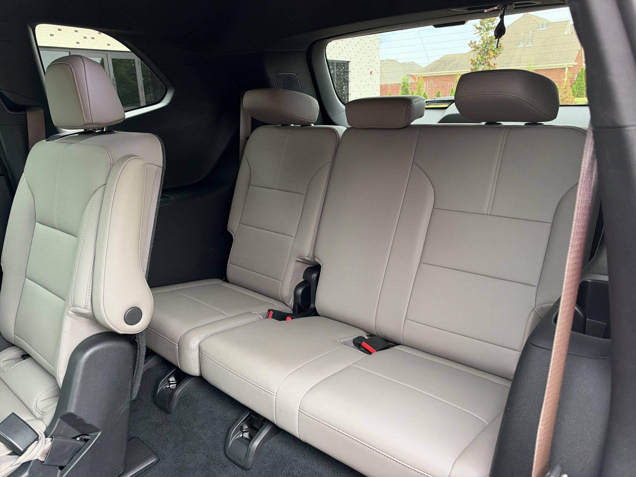 Used 2026 GMC Acadia Elevation w/ Elevation Premium Package FWD image 16