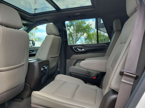 Used 2022 GMC Yukon SLT w/ SLT Premium Package AWD/4WD image 14