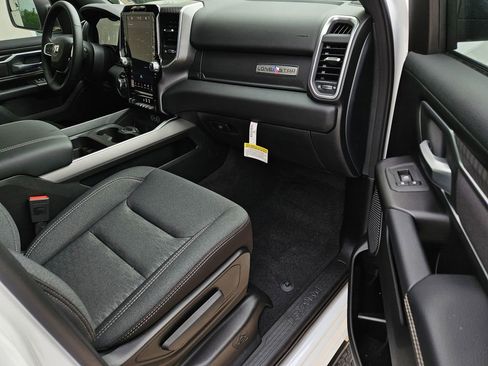New 2026 RAM 1500 4x4 Crew Cab image 7