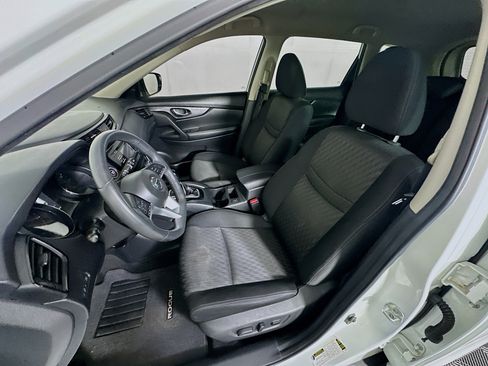 Used 2017 Nissan Rogue SV image 13