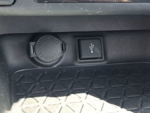 Used 2022 Toyota RAV4 XLE Premium image 24