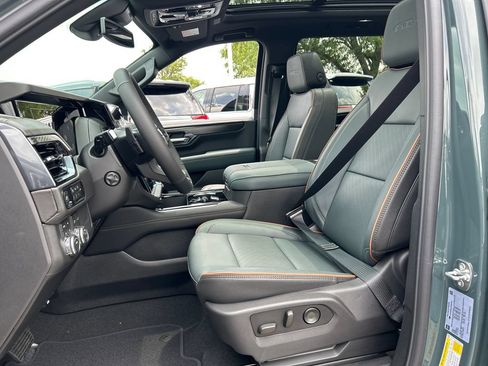 New 2026 GMC Yukon XL AT4 AWD/4WD image 17