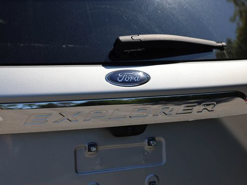 Certified 2023 Ford Explorer Limited w/ Limited Technology Package AWD/4WD image 33