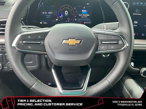 Used 2025 Chevrolet Suburban Premier RWD image 40