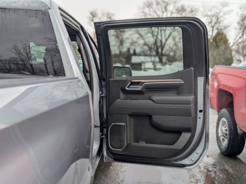 Used 2025 Chevrolet Silverado 1500 LT image 38