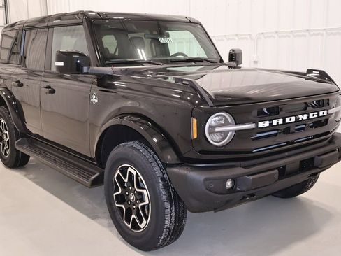 New 2025 Ford Bronco Outer Banks AWD/4WD image 2