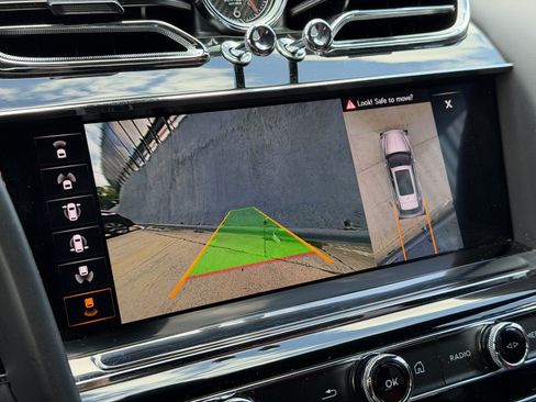 Certified 2023 Bentley Bentayga AWD/4WD image 22