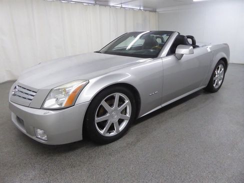 Used 2004 Cadillac XLR RWD image 3