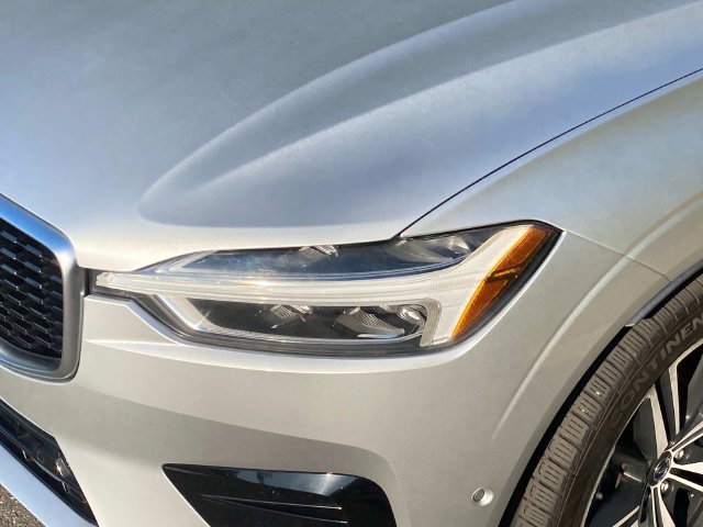 Used 2019 Volvo XC60 T5 R-Design FWD image 5