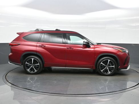 Used 2022 Toyota Highlander XSE AWD/4WD image 7