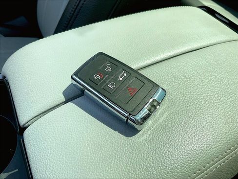Used 2023 Land Rover Range Rover Evoque R-Dynamic SE AWD/4WD image 35