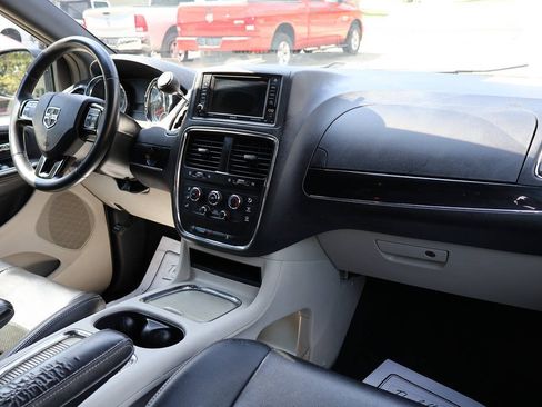 Used 2017 Dodge Grand Caravan SXT FWD image 25