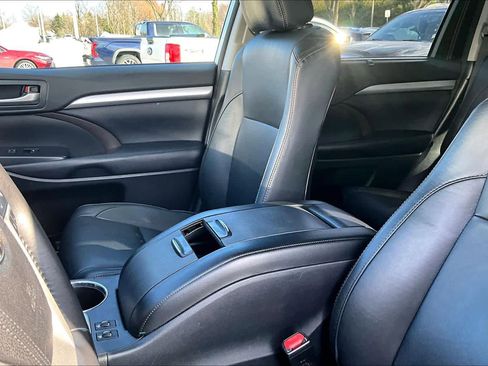 Used 2018 Toyota Highlander XLE w/ Protection Package #3 image 8