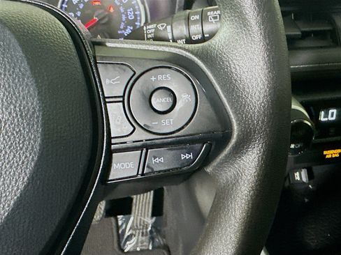 Used 2021 Toyota RAV4 XLE FWD image 17