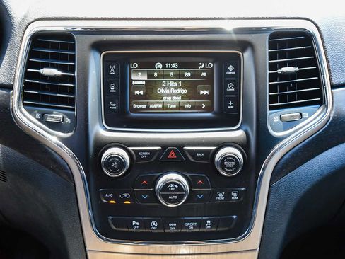 Certified 2017 Jeep Grand Cherokee Laredo w/ Quick Order Package 23E AWD/4WD image 19