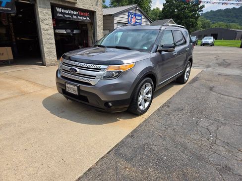 Used 2014 Ford Explorer XLT w/ Equipment Group 202A AWD/4WD image 3