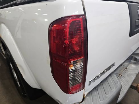 Used 2005 Nissan Frontier SE w/ (P01) Power Pkg AWD/4WD image 35