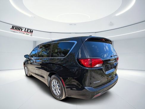 New 2026 Chrysler Voyager LX image 5