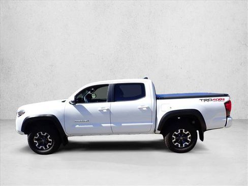 Used 2018 Toyota Tacoma TRD Off-Road w/ Technology Package AWD/4WD image 2