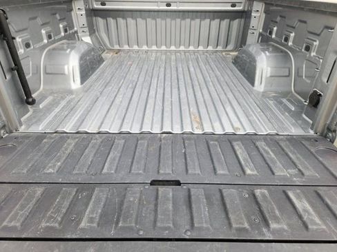 Used 2025 GMC Sierra 1500 SLT image 32