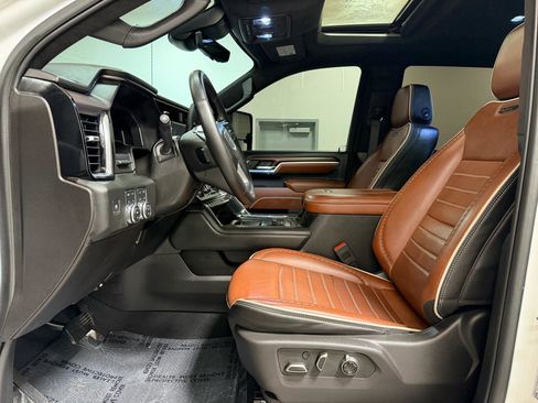 Used 2025 GMC Sierra 2500 Denali Ultimate w/ Max Trailering Package image 11