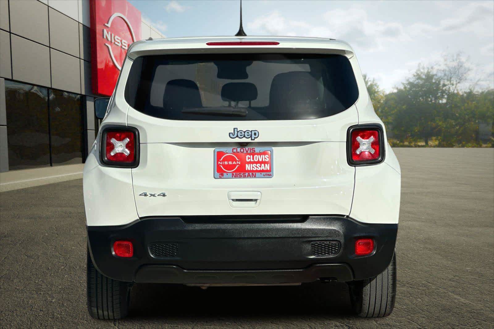 Used 2023 Jeep Renegade Latitude AWD/4WD image 7