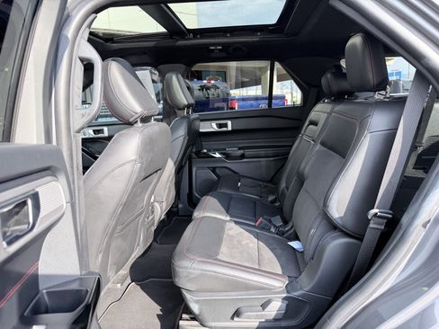 Used 2022 Ford Explorer ST-Line RWD image 3