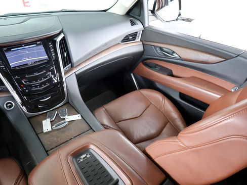 Used 2016 Cadillac Escalade ESV Premium AWD/4WD image 18