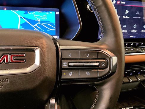Used 2025 GMC Canyon AT4 w/ Nightfall Edition AWD/4WD image 18