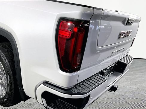 Used 2022 GMC Sierra 1500 Denali w/ Technology Package AWD/4WD image 23